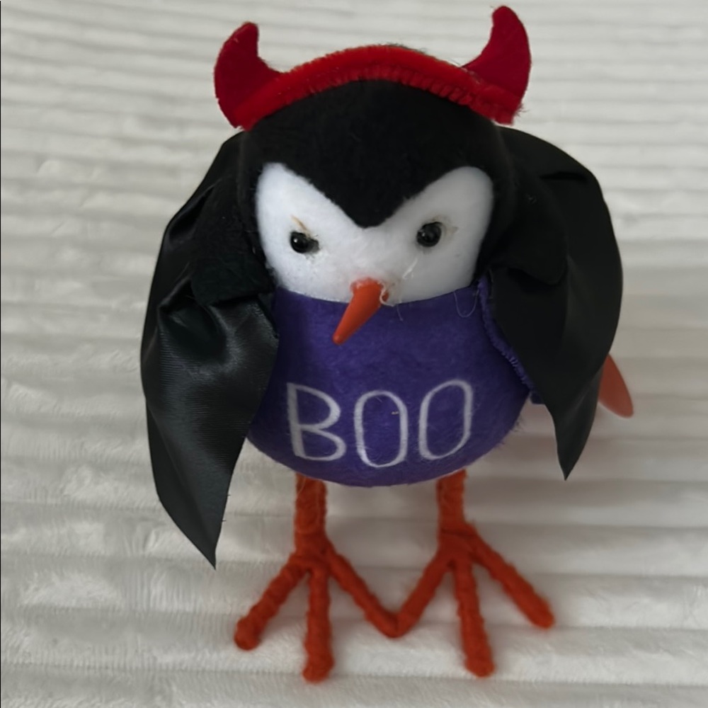 🎃 6" Halloween Costume Raven with Cape & Devil Horns